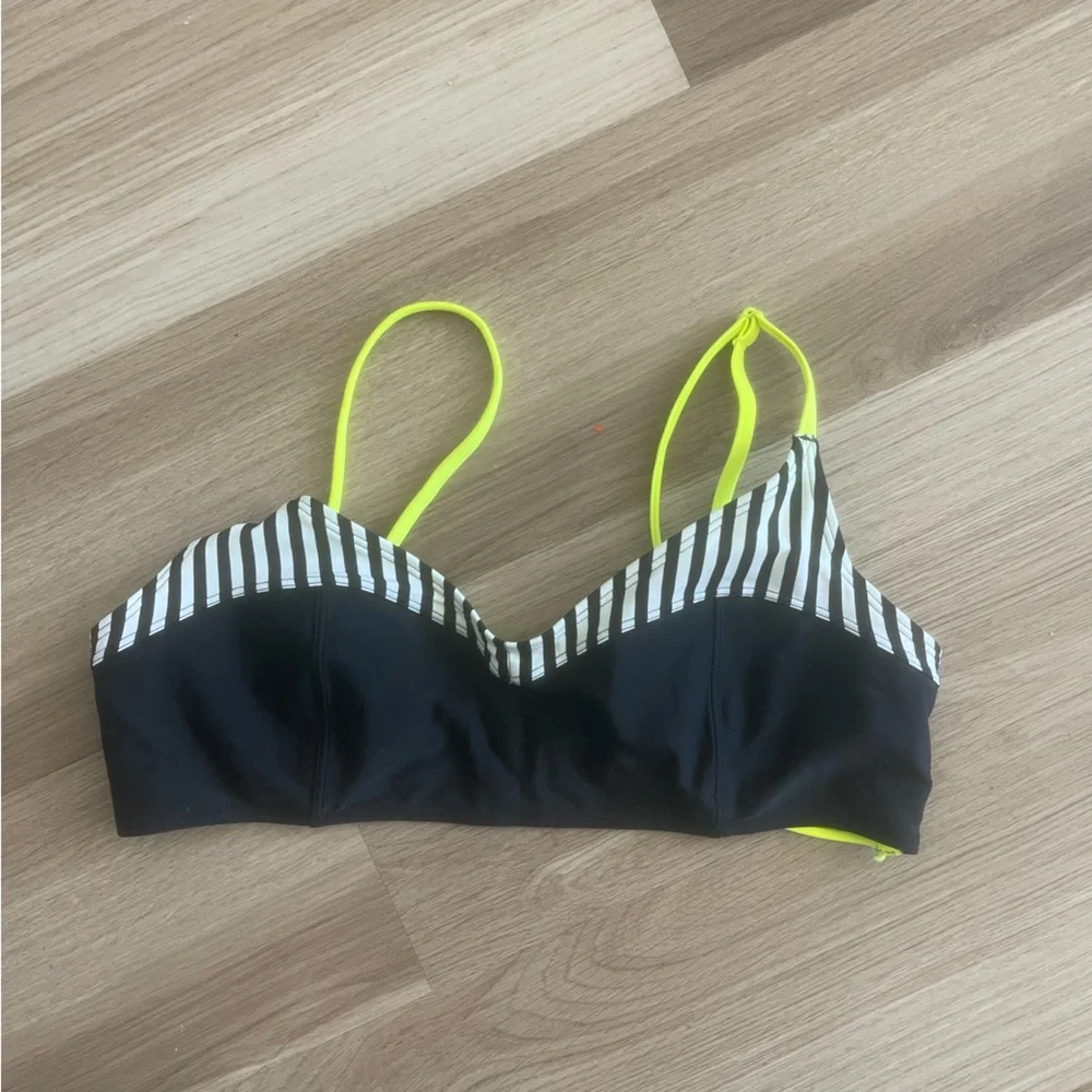 Neon Yellow and Black Swimsuit Top Size‎ XL